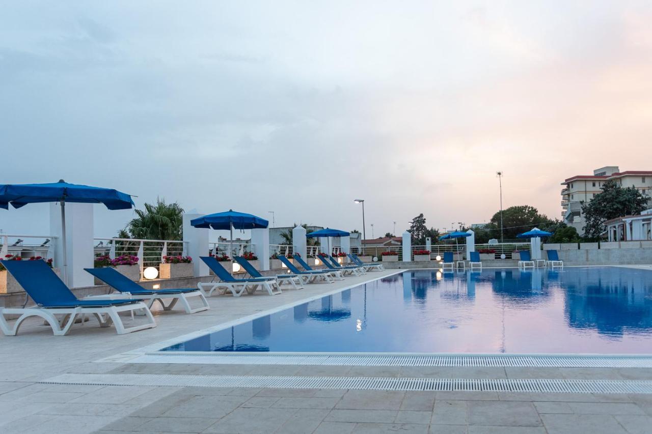 Club Azzurro Hotel & Resort Porto Cesareo Exterior photo